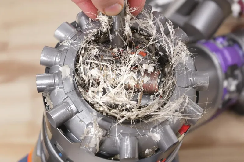 Brosse dyson ne tourne plus malgré nettoyage : solutions