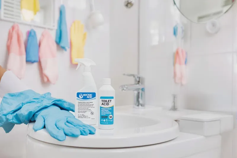 Combien de temps laisser agir de l'acide chlorhydrique dans un WC ?