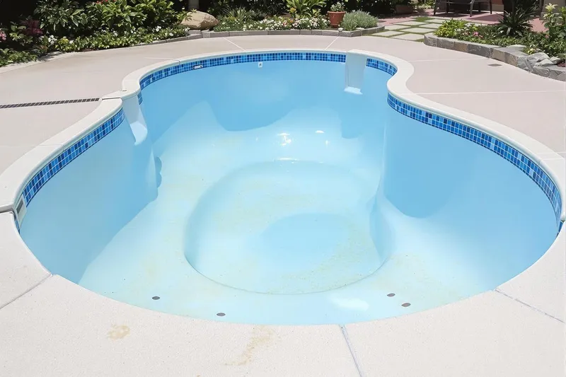 Combien de temps peut-on laisser une coque de piscine vide ?