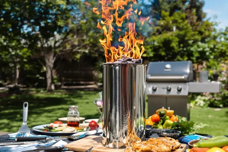 Comment un démarreur de cheminée peut changer vos galères d'allumage de barbecue ?