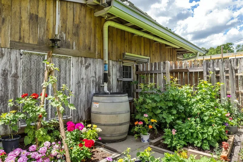 La méthode secrète zéro euro des jardiniers pour un arrosage efficient tout l'été sans eau du robinet