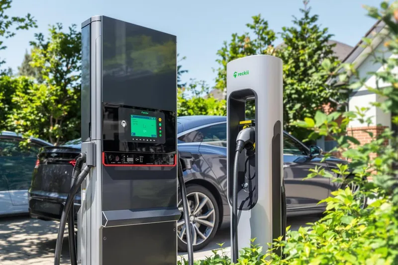 Les normes d'installation d'une borne de recharge véhicule électrique (2025)