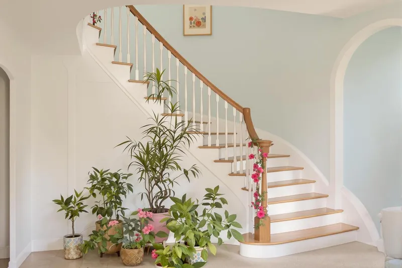 Quelle couleur pour une cage d'escalier sombre ?