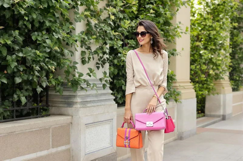 Quelle couleur va avec le beige vêtement femme ?