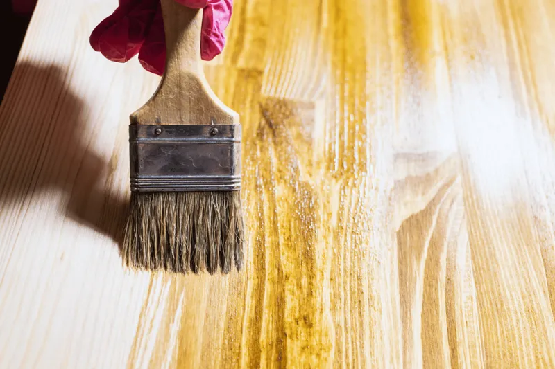 Quelle est la différence entre un saturateur bois et de la lasure ?