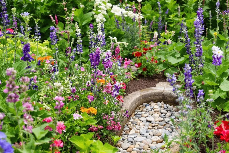 Transformez votre potager en havre pour les abeilles avec cette méthode simple et efficace