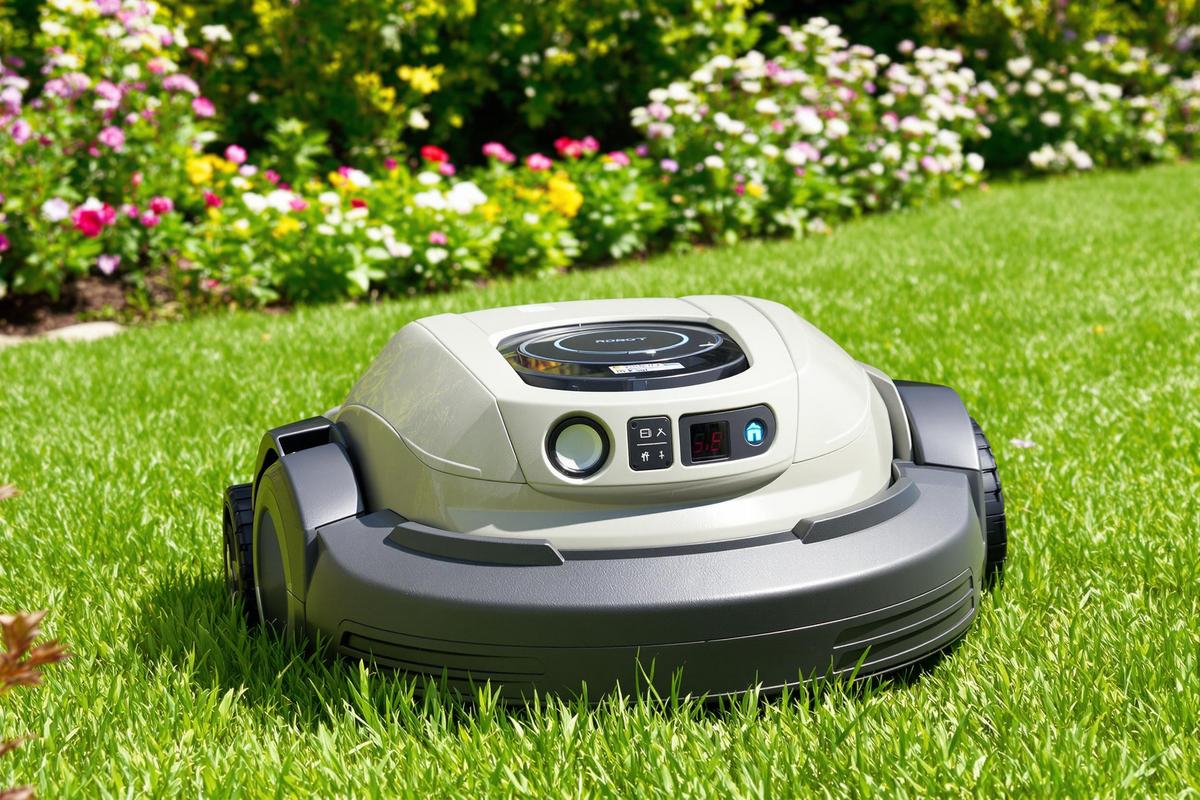 Remise en route de votre robot tondeuse : ce geste simple mais essentiel peut vous éviter bien des galères cette saison